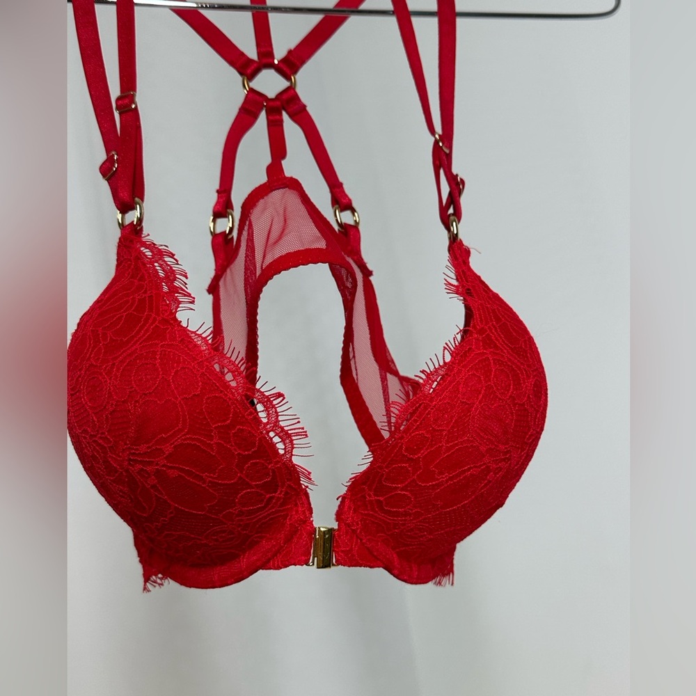 Victoria’s Secret Bombshell bra 34B New Never Worn